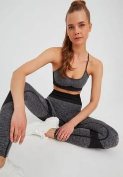 LEIFNELSON Damen Seamless Sport BH Fitness Crop Top Schwarz 16 LEIFNELSON Damen Seamless Sport BH Fitness Crop Top Schwarz -SCHIESSER Shop unnamed file 165